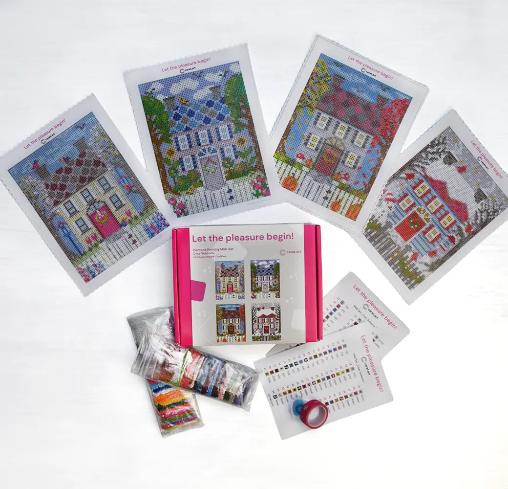 Diamond Painting Set mit 4 Leinwänden mit jahreszeitlichen Motiven mit einem kleinen Haus im Frühling, Sommer, Herbst und inter