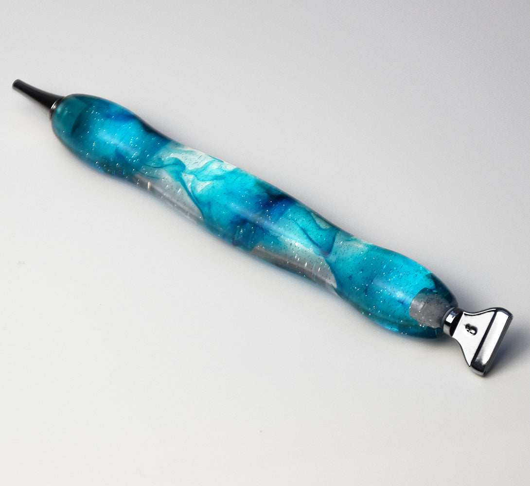 Premium Diamond Painting Stift „Ocean Swirl“ mit zwei Metallaufsätzen in Silber | Zum Stecken