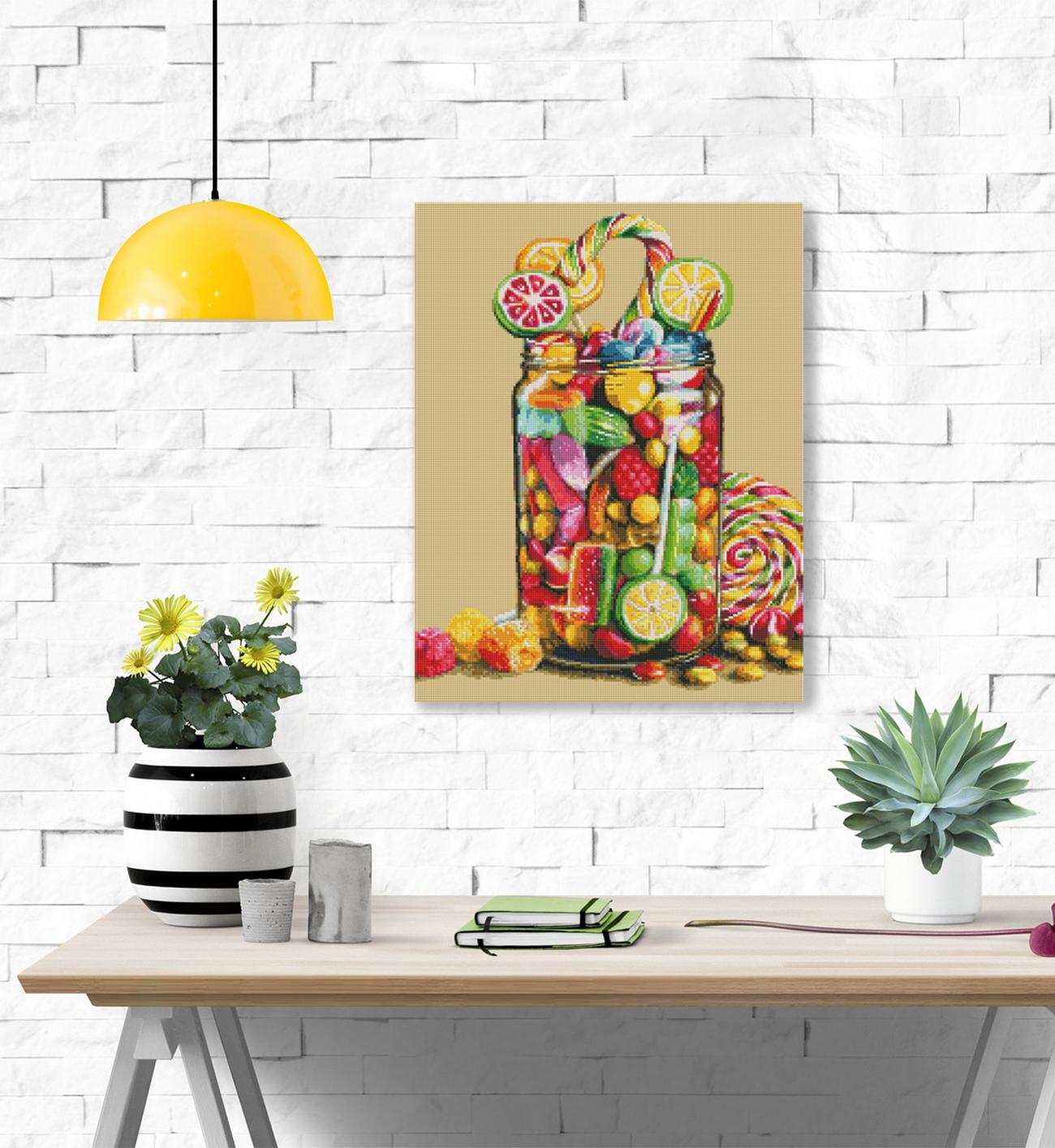 Farbenfrohes Diamond Painting mit Bonbonglas und Süßigkeiten als verspielte Dekoration für Küche oder Hobbyraum