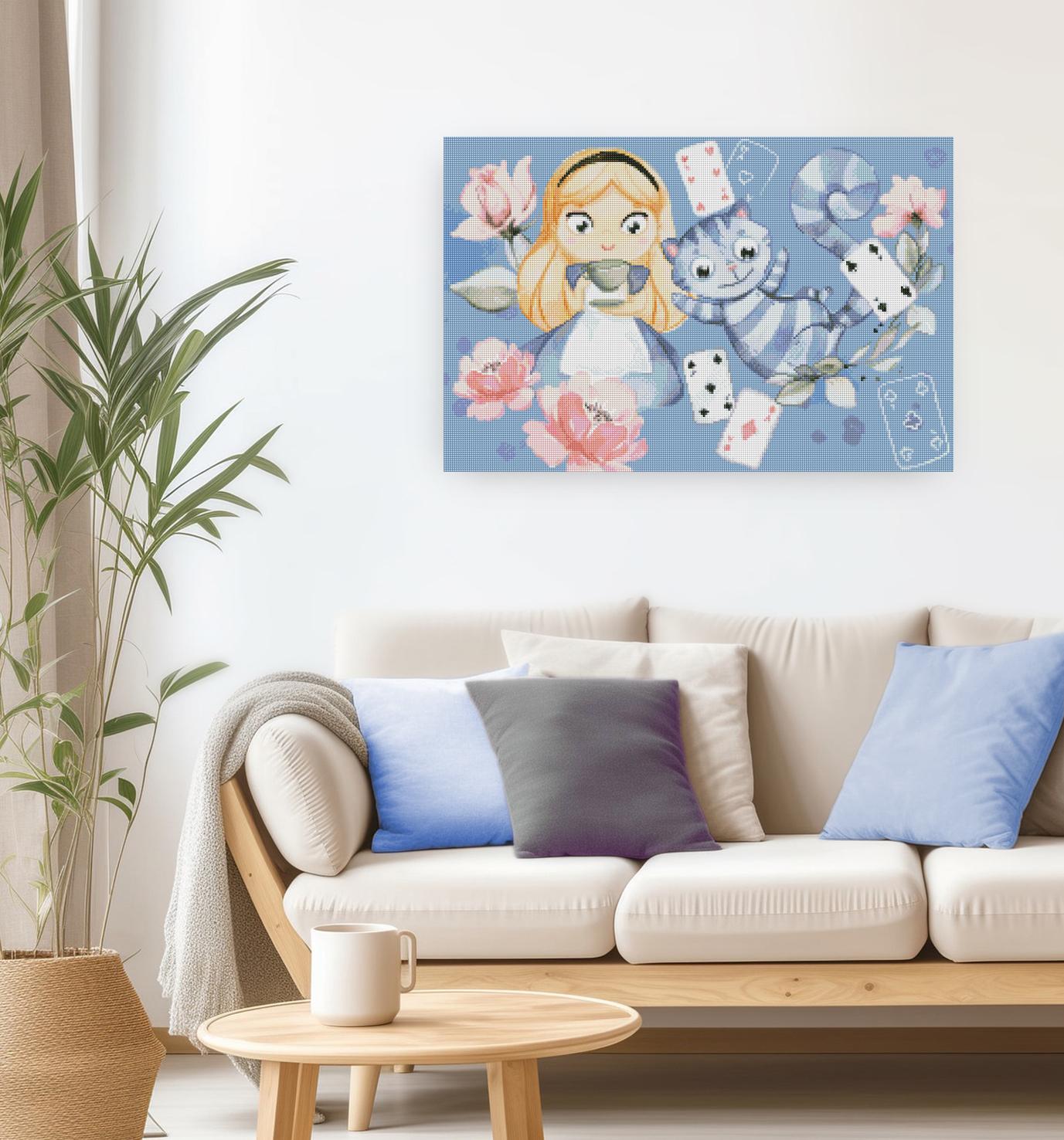 Fantasievolles Diamond Painting mit Alice, Cheshire-Katze und Spielkarten als märchenhafte Wanddekoration