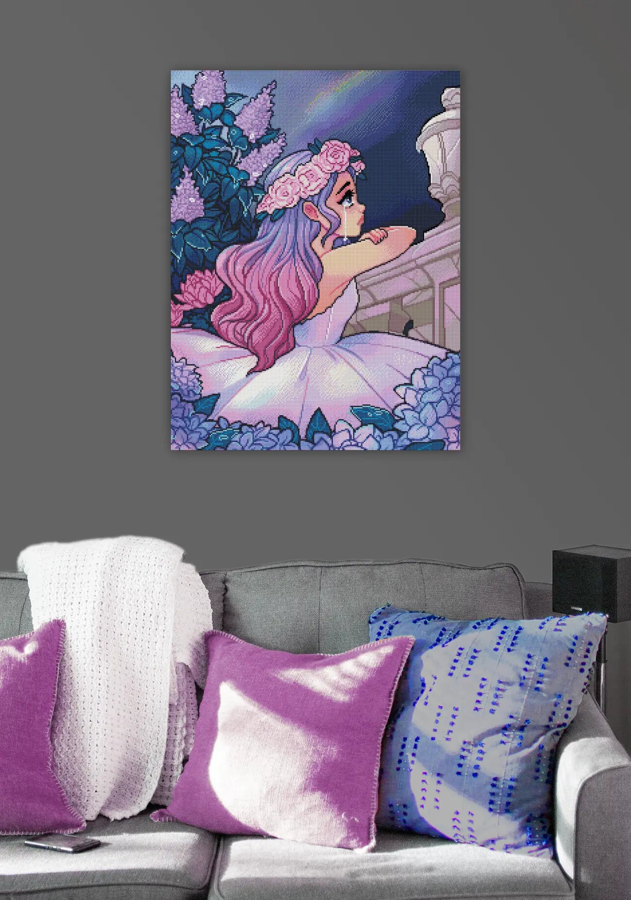 Diamond Painting Mädchen mit Blumen im Haar im blühenden Garten als romantische Fantasy Wanddekoration