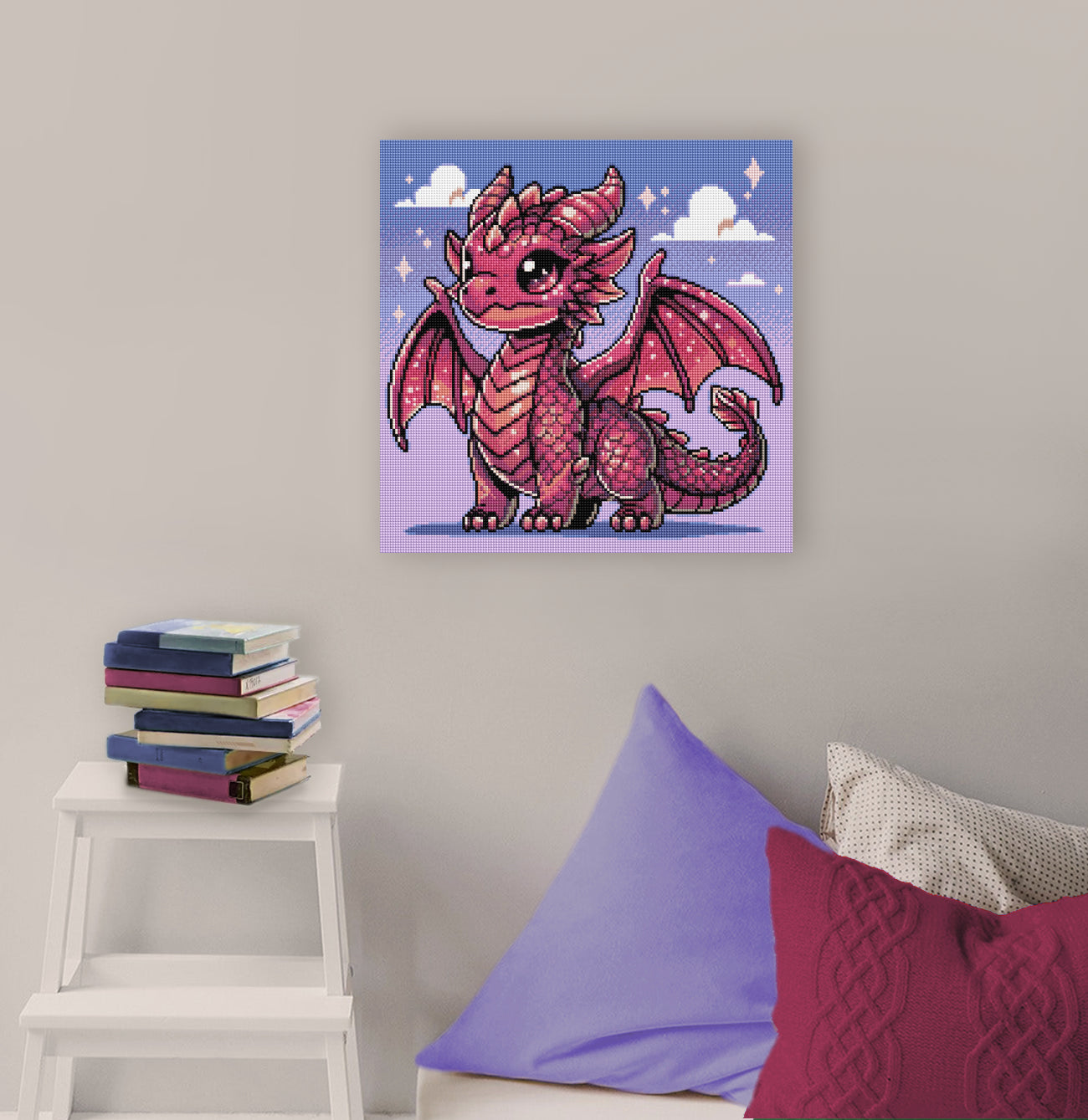 Fantasievolles Diamond Painting mit kleinem weinrotem Drachen vor blauem Himmel als zauberhafte Wanddekoration