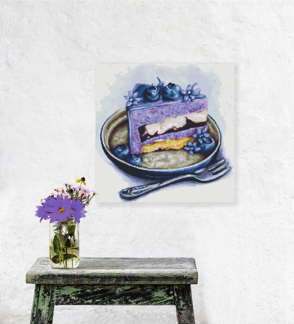 Verführerisches Diamond Painting mit lila Torte und Blaubeeren als dekorativer Blickfang für deine Küche oder dein Zuhause