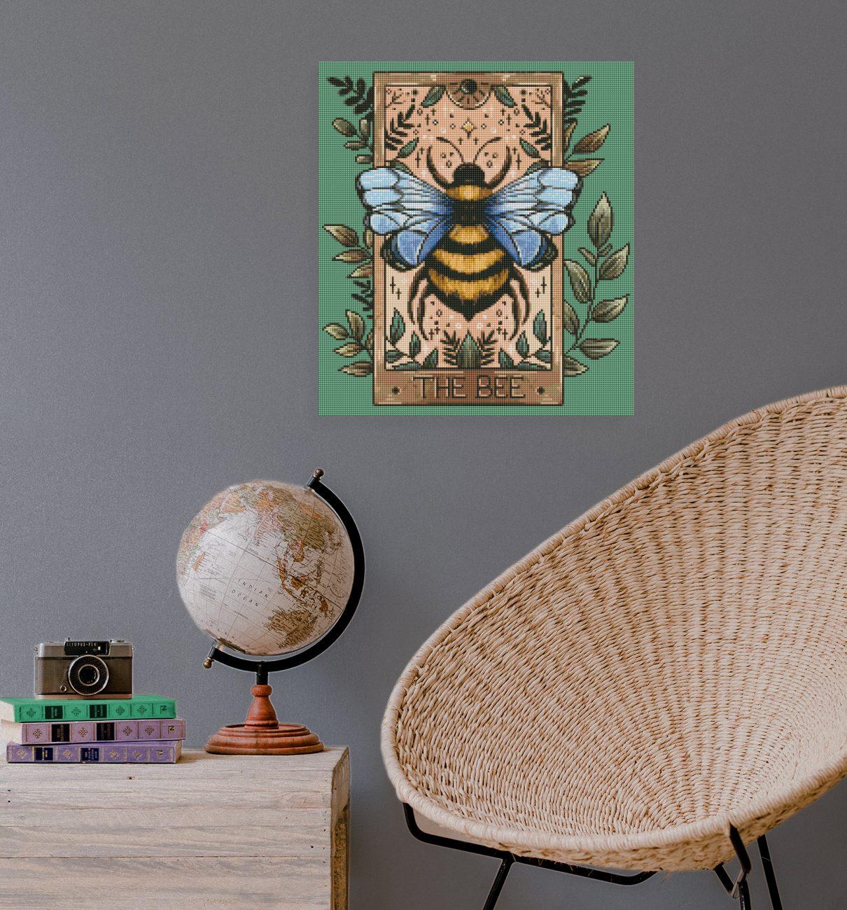 Mystisches Diamond Painting mit Biene, Tarot Symbolen und Blättern als außergewöhnliche Wanddekoration
