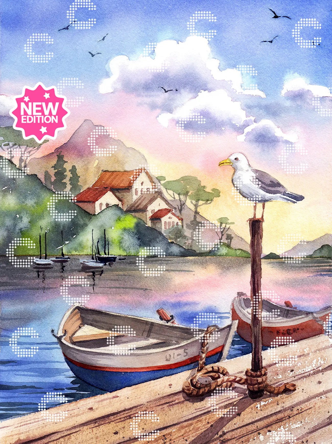 Diamond Painting idyllischer Bergsee im Morgenlicht mit Bootssteg, zwei Booten und einer Möwe, weiteren Vögeln und Wolken am Himmel sowie kleinen Häuschen und Booten am gegenüberliegenden Ufer