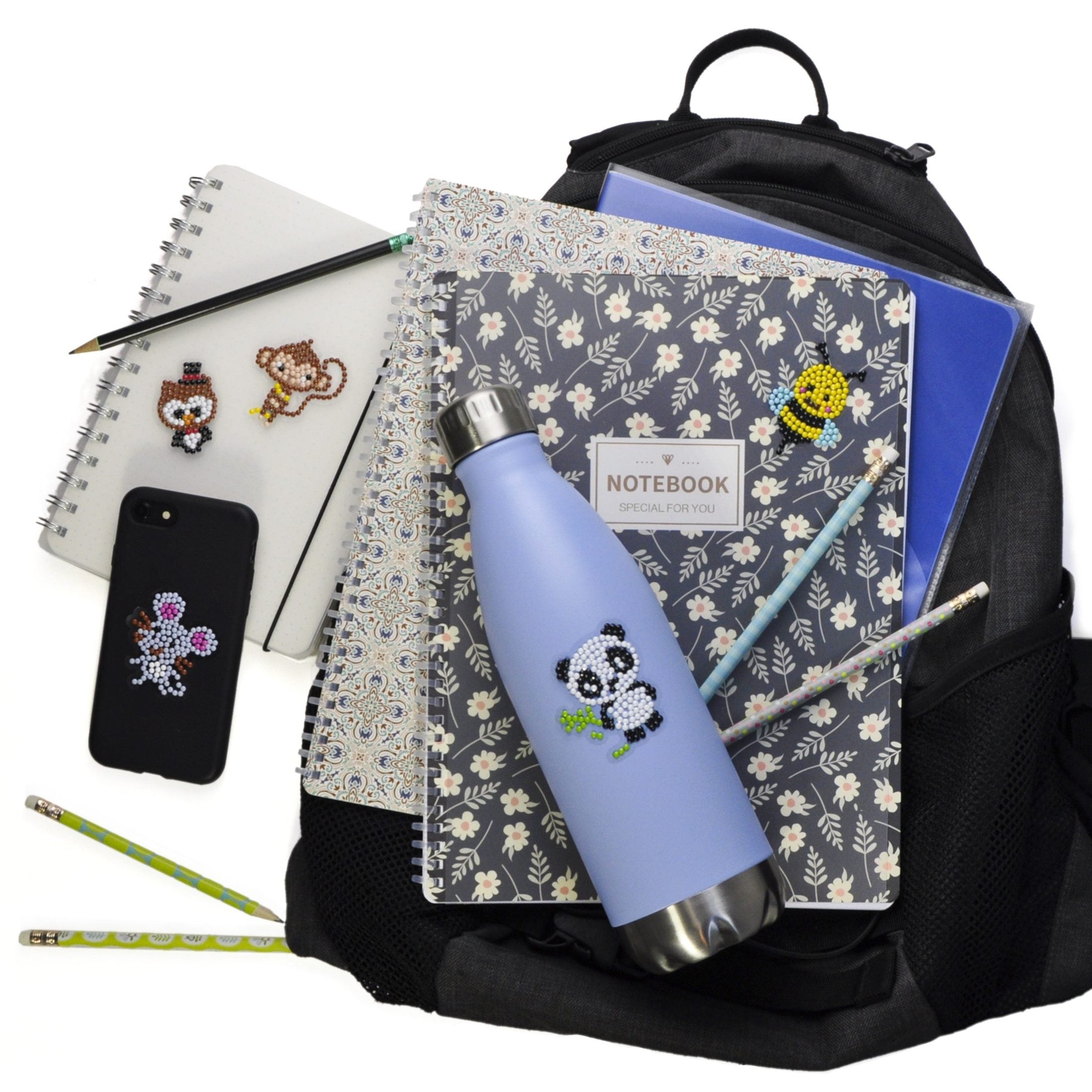 Kreative Schultüten-Idee für Kinder: niedliche Tier Sticker als Dekoration auf Schulheften, Trinkflasche und Handyhülle – Diamond Painting Sticker zum Gestalten