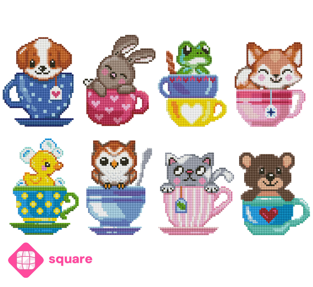 Diamond Painting Vorschau von einem Set von 8 verschiedenen Diamond Painting Sticker Motiven mit Hund, Hase Frosch, Fuchs, Ente, Eule, Katze und Bär in bunten Tassen mit eckigen Diamond Painting Steinen