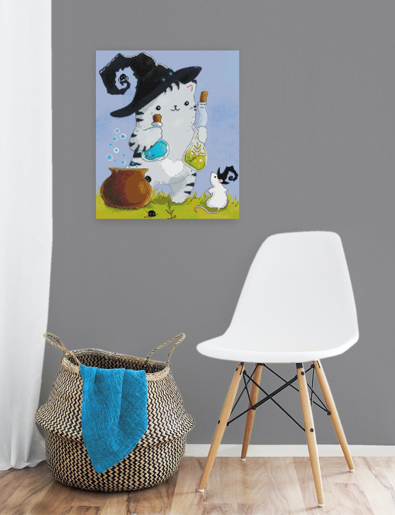 Diamond Painting Katzenbild mit Zauberkessel, Glasfläschchen und zauberhafter Halloween Stimmung als Wanddekoration