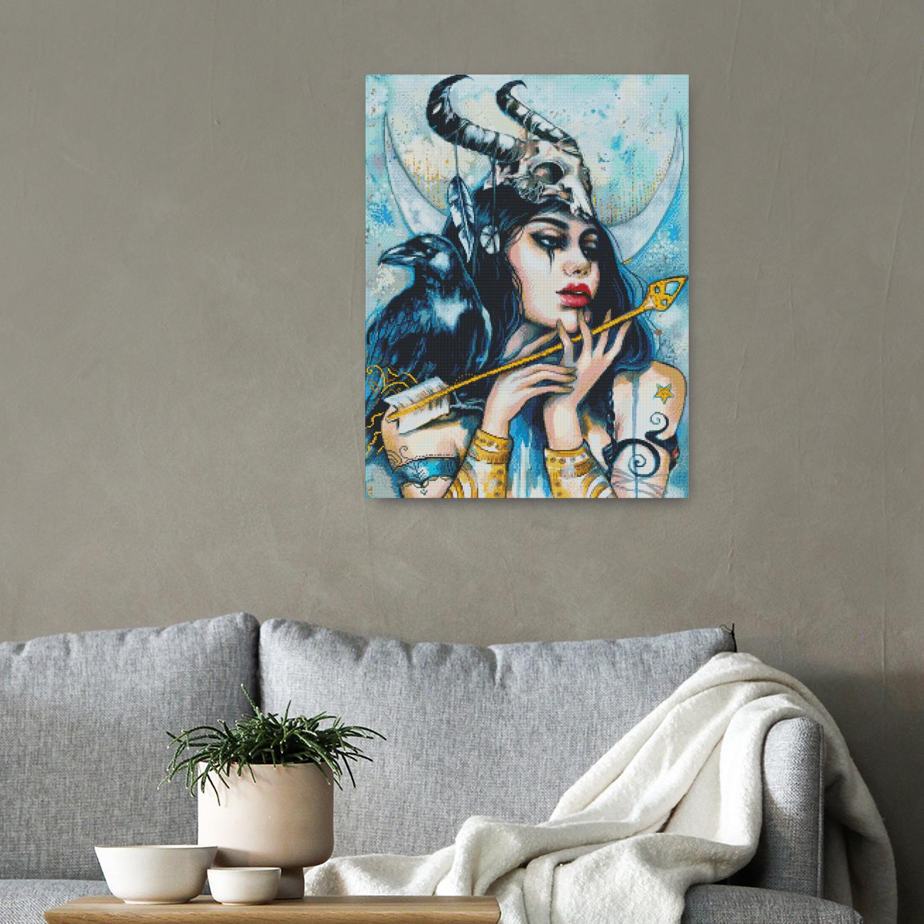 Mystisches Diamond Painting von Göttin Artemis mit Rabe und goldenem Pfeil als faszinierende Fantasy Wanddekoration