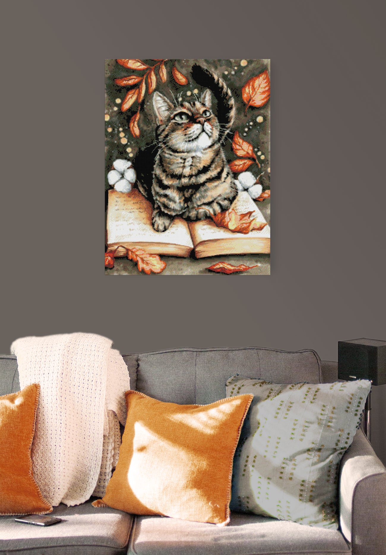 Diamond Painting Katze und Buch mit Herbstmotiv als gemütliches Wandbild