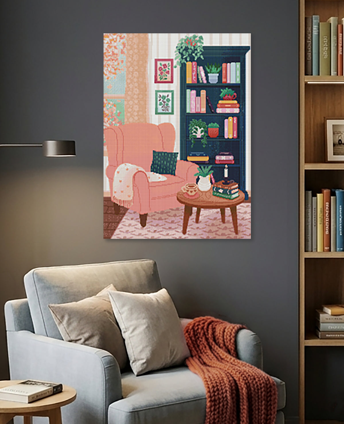 Gemütliches Diamond Painting einer Leseecke mit Ohrensessel, Büchern und Pflanzen als stilvolle Wanddekoration für Buchliebhaber