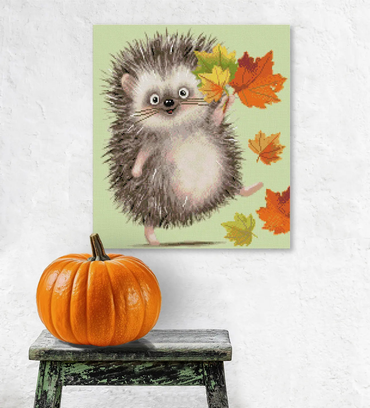 Diamond Painting mit kleinem Igel und bunten Herbstblätter als niedliche Herbstdekoration