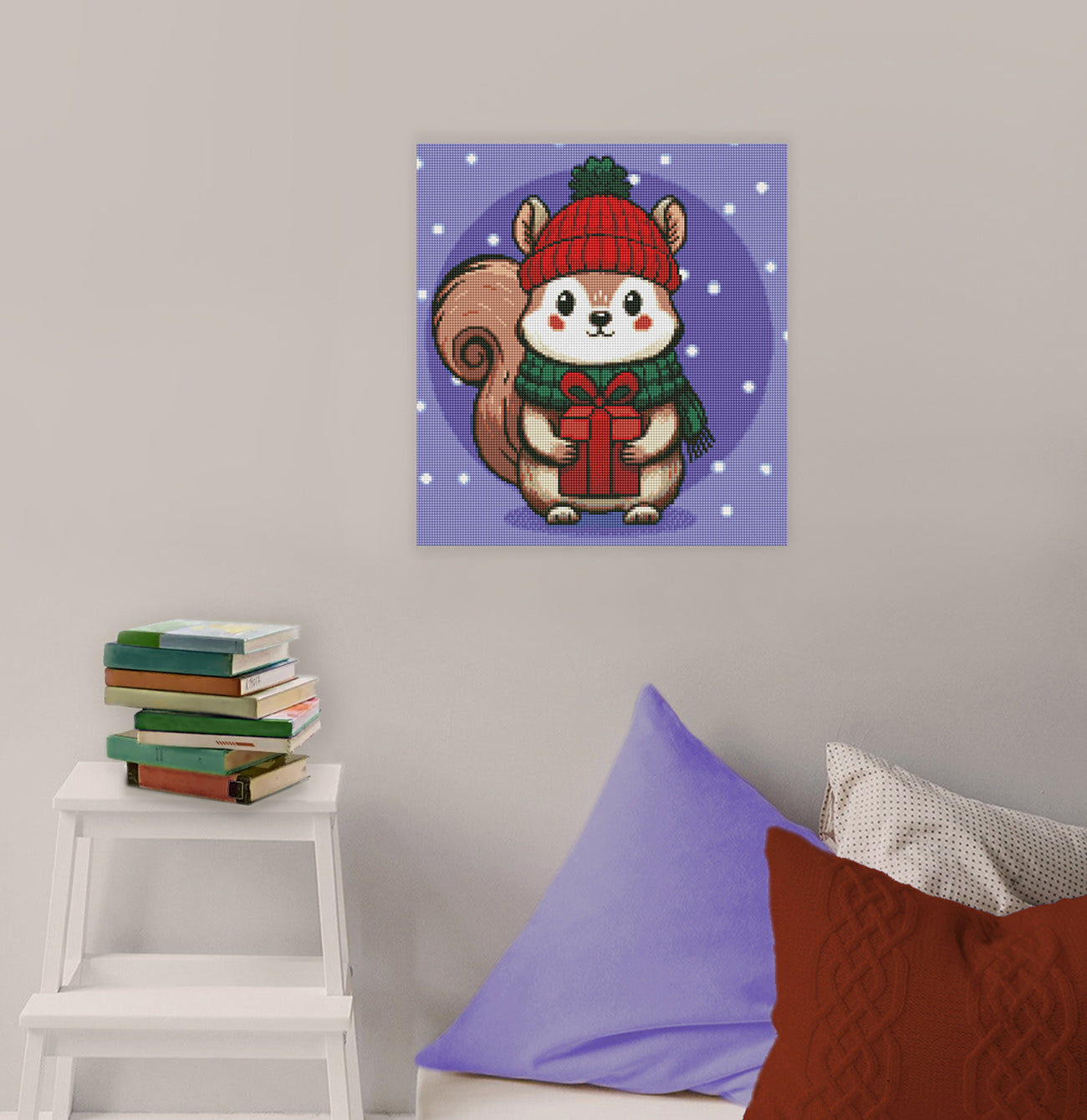 Diamond Painting Weihnachtsmotiv mit Eichhörnchen, Geschenk und Schneeflocken als festliche Winter Wanddekoration