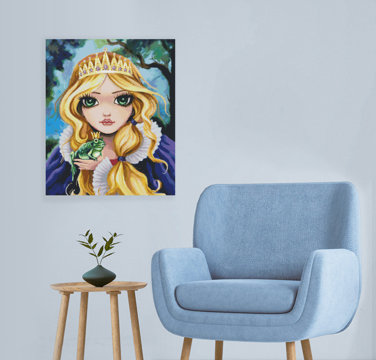 Märchenhaftes Diamond Painting mit blonder Prinzessin, Diadem, blauem Umhang und Frosch mit Königskrone als zauberhafte Wanddekoration