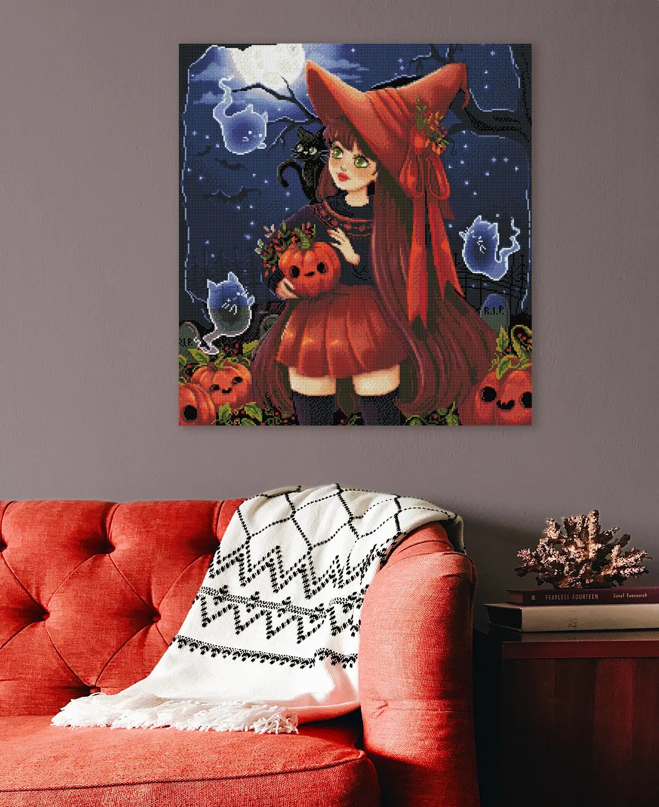 Diamond Painting junge Hexe mit spitzem Hexenhut, schwarzer Katze, Kürbissen und Katzengeistern als Halloween Wanddeko