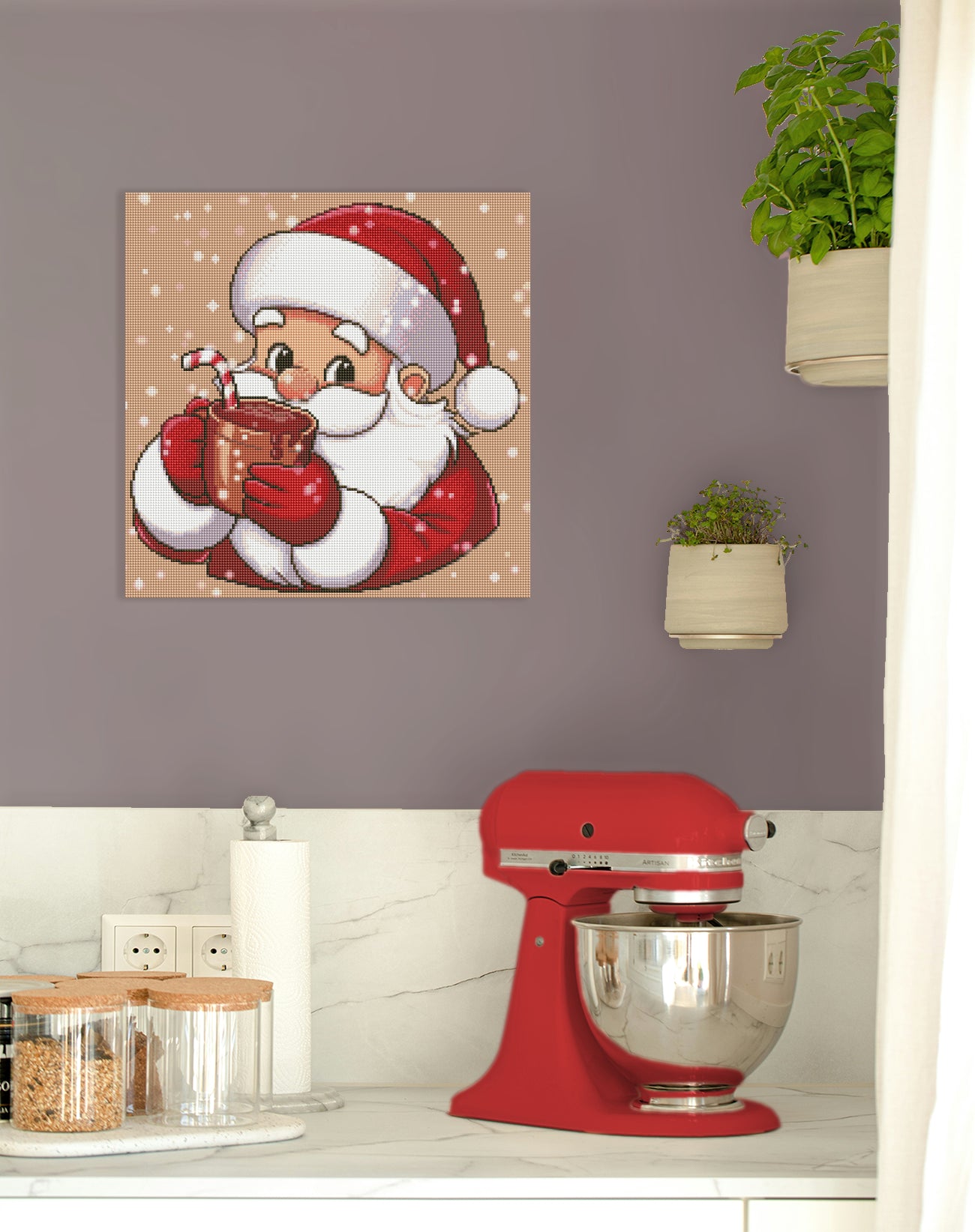 Niedliches weihnachtliches Diamond Painting mit Weihnachtsmann und heißer Schokolade als gemütliche Winterdekoration