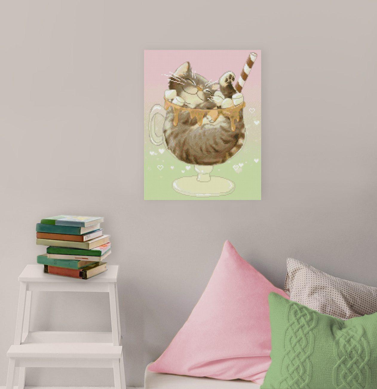 Niedliches Diamond Painting mit Katze im Eisbecher als verspielte Wanddekoration für Katzen- und Süßigkeitenfans