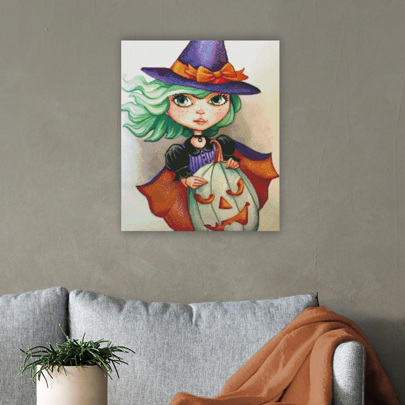 Farbenfrohes Halloween Diamond Painting mit Hexe, wehenden grünen Haaren und weißem Kürbis als stimmungsvolle Wanddekoration im Herbst