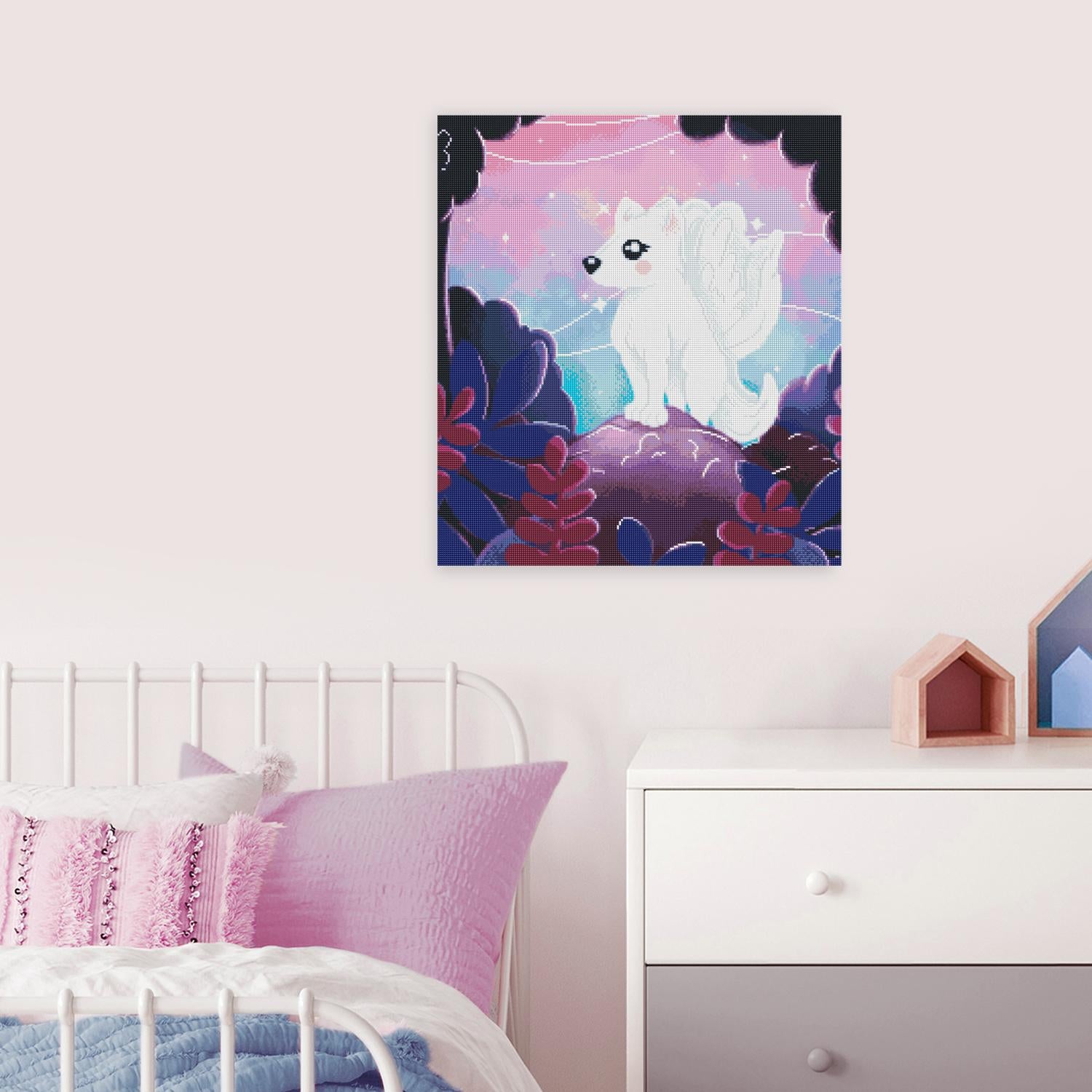 Magisches Diamond Painting mit weißem Fuchs, Flügeln und Sternenhimmel als Fantasy Wanddekoration