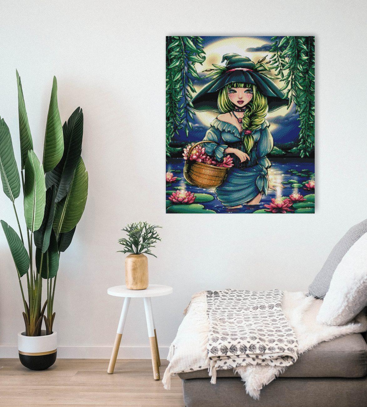 Diamond Painting Hexen Mädchen mit Hexenhut im Seerosensee als märchenhafte Wanddekoration für dein Zuhause