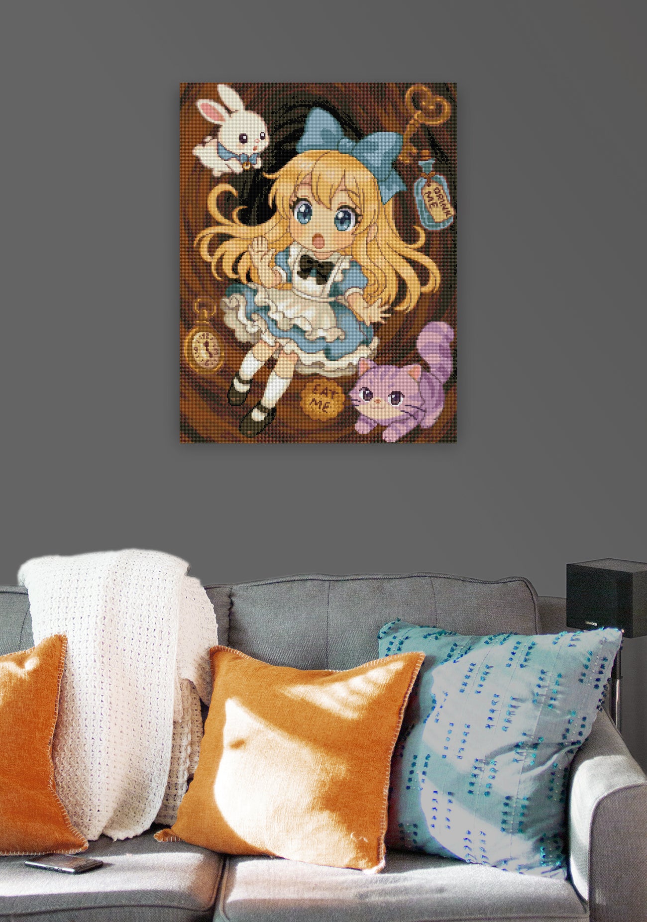 Verspieltes Diamond Painting mit Alice aus dem Wunderland, dem weißen Hasen und der Grinsekatze als fantasievolle Wanddekoration