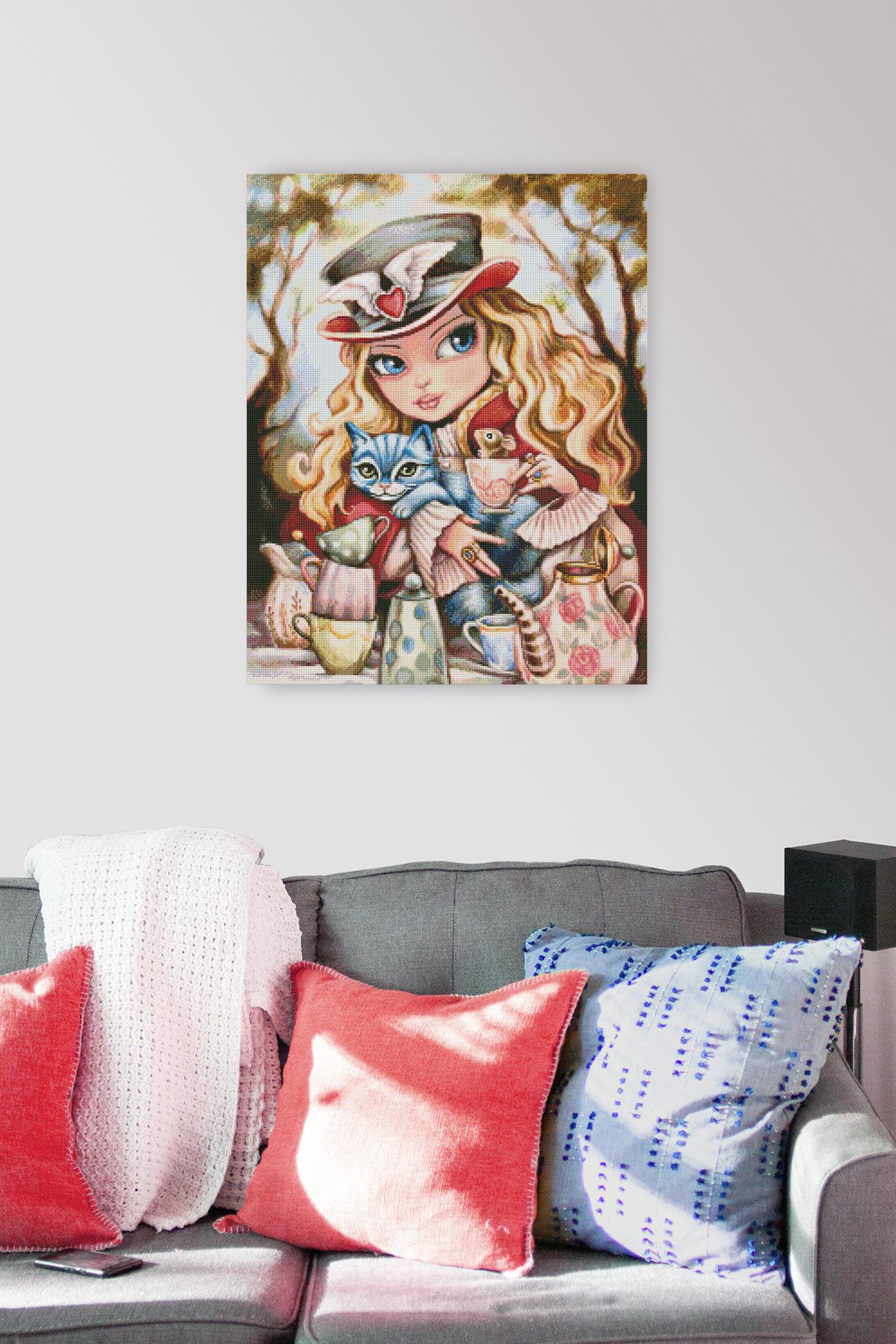 Märchenhaftes Diamond Painting mit Alice im Wunderland, Grinsekatze, Mäuschen  und Teetafel als fantasievolle Wanddekoration