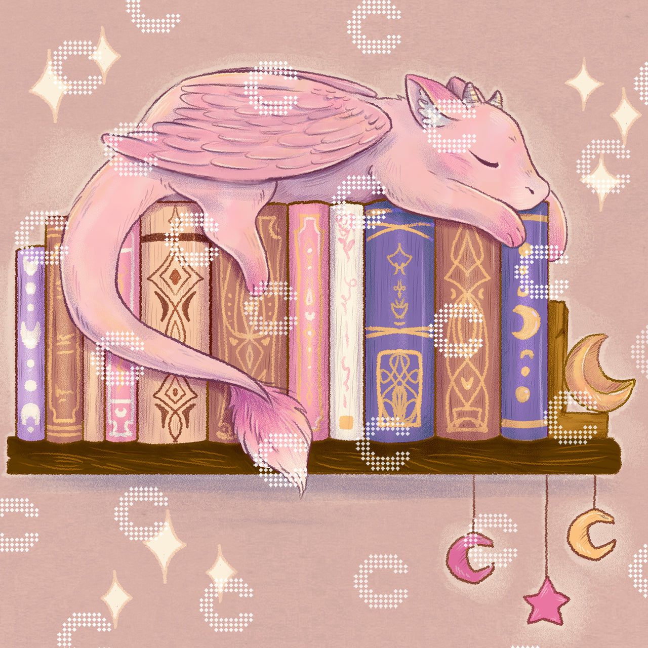 Diamond Painting Originalbild mit einem kleinen rosa Drachen, der gemütlich auf Büchern in einem Wandregal liegt und mit geschlossenen Augen träumt