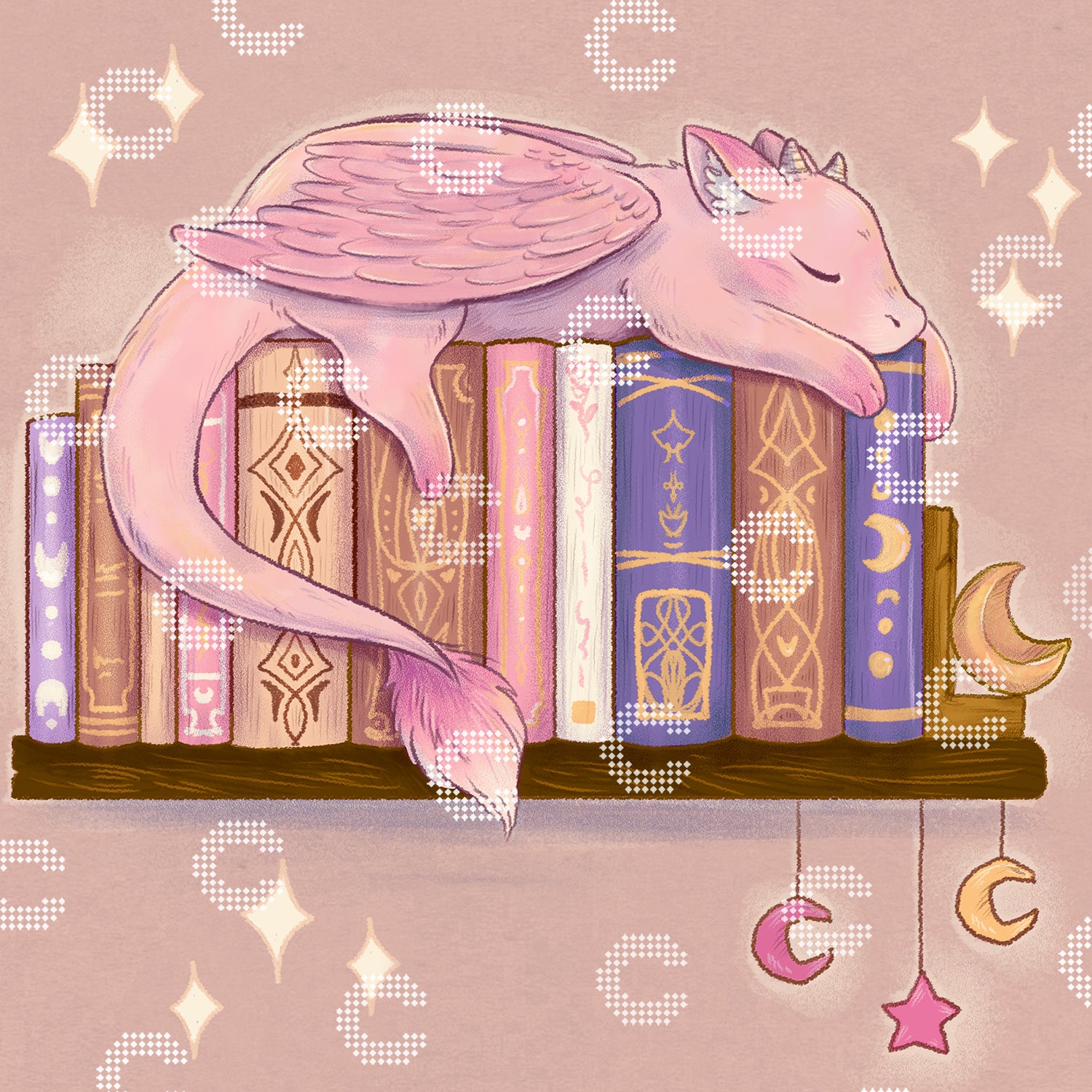 Diamond Painting mit einem kleinen rosa Drachen, der gemütlich auf Büchern in einem Wandregal liegt und mit geschlossenen Augen träumt
