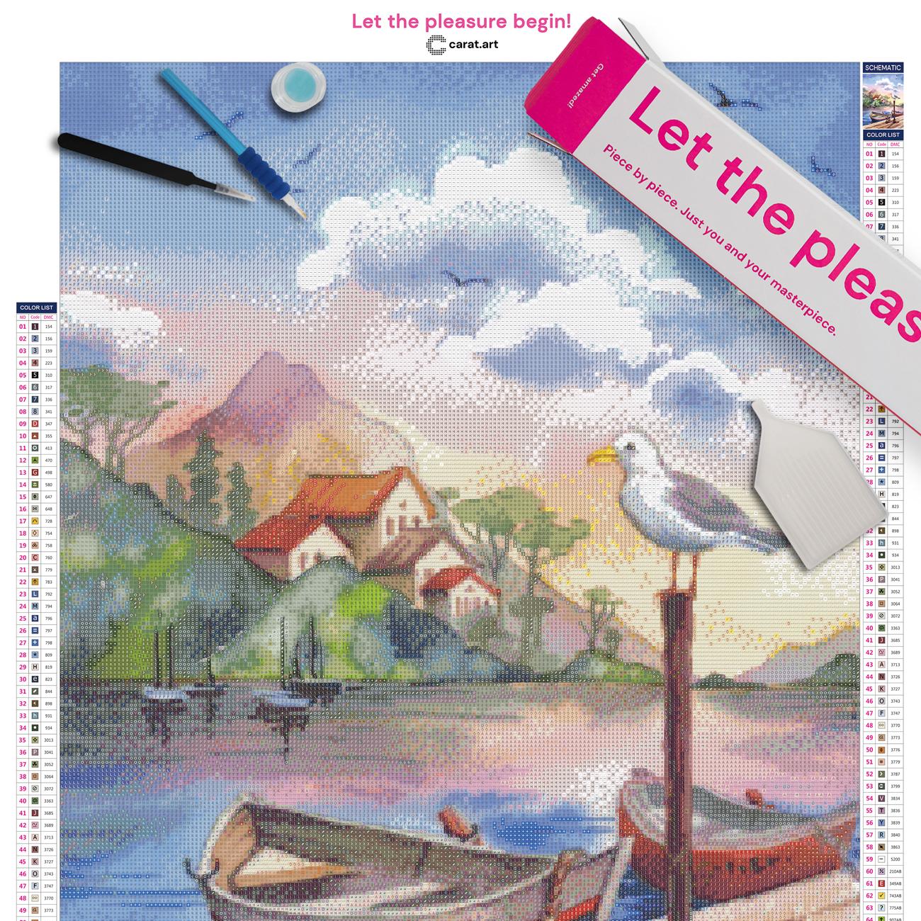 Diamond Painting Set mit idyllischem Bergsee, Bootssteg, Booten, Möwe und Berglandschaft mit kleinen Häuschen inklusive Leinwand, Carat Art Karton und hochwertigem Zubehör