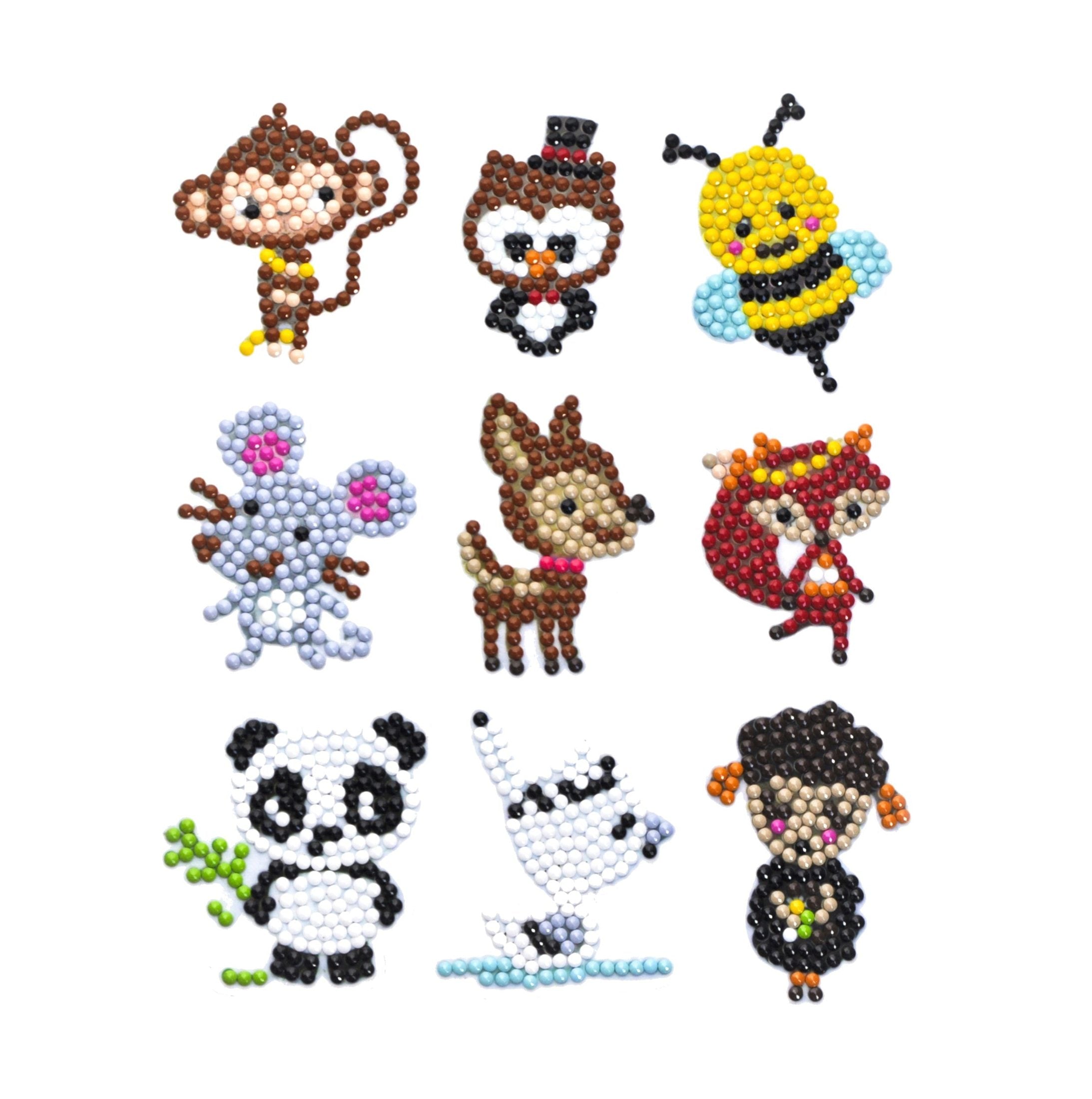 Diamond Painting Sticker mit verschiedenen Tiermotiven wie Äffchen, Panda und Biene, mit funkelnden Diamantsteinen verziert