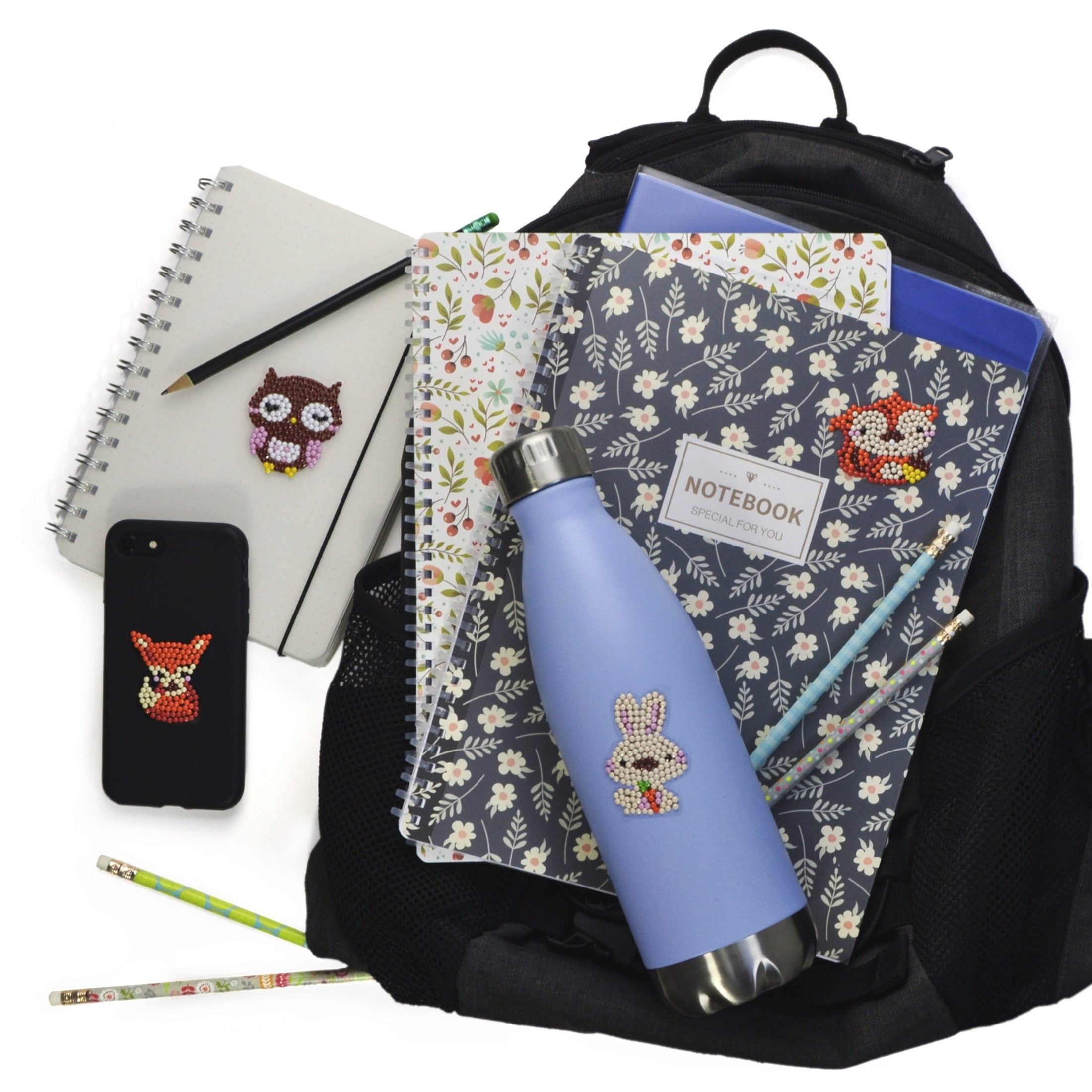 Kreative Schultüten-Idee für Kinder: Waldtier Sticker als Dekoration auf Schulheften, Trinkflasche und Handyhülle – Diamond Painting Sticker zum Gestalten