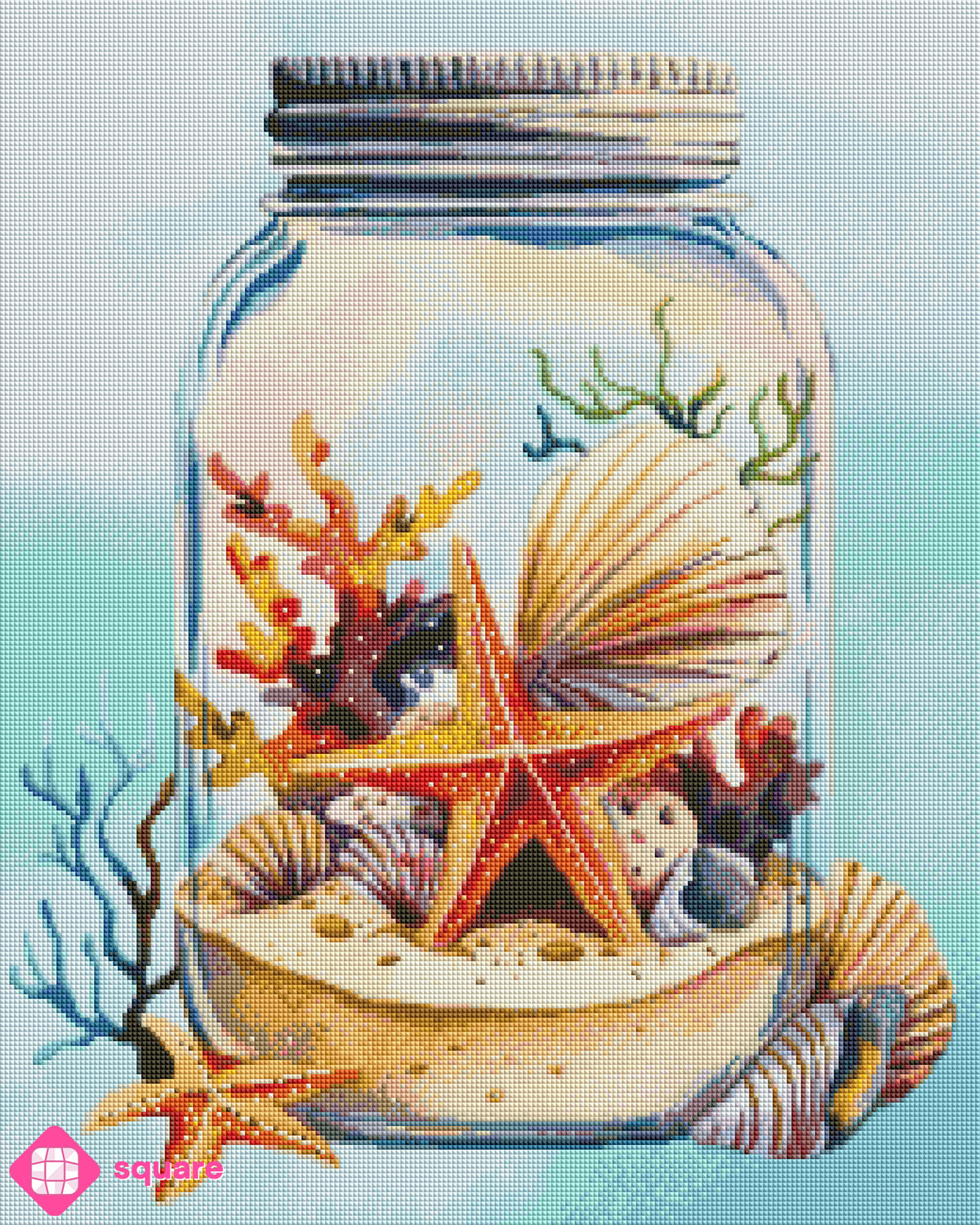Diamond Painting Vorschau eines gläsernen Gefäßes mit orangefarbenem Seestern, feinem Sand, Muscheln und zarten Korallen, in funkelnder Steinoptik als Render-Vorschau