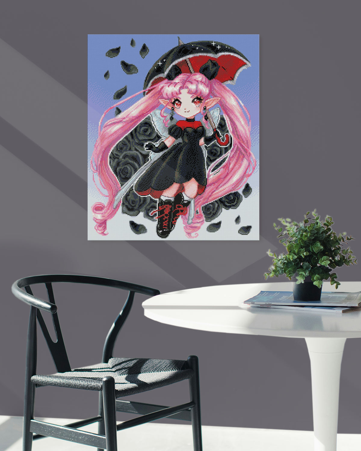 Märchenhaftes Gothic Diamond Painting mit kleiner Elfe, schwarzen Rosen und schwarz-roten Details als außergewöhnliche Wanddekoration