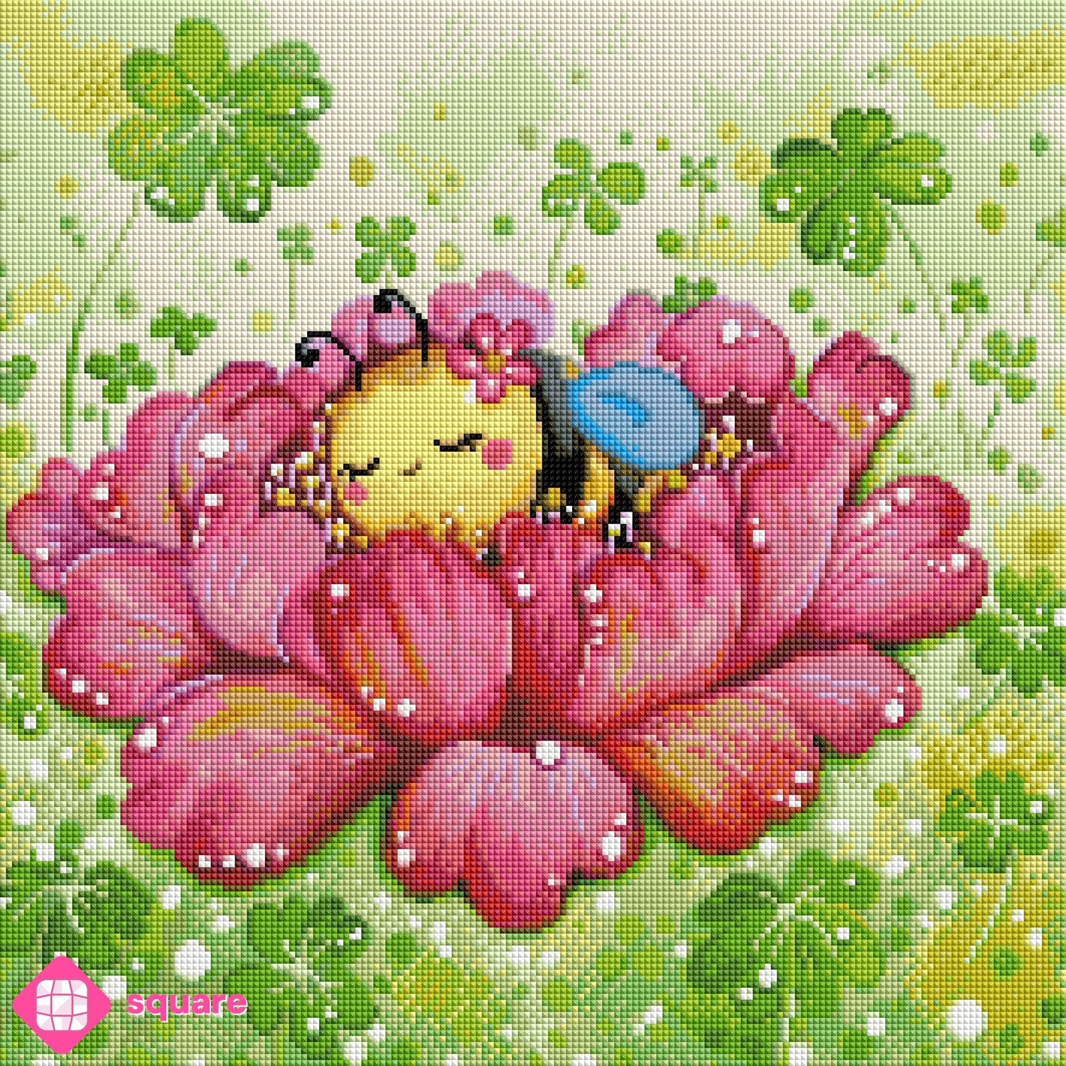 Diamond Painting Vorschau mit niedlicher schlafender Biene in einer großen Blüte, umgeben von grünen Wiesen, Kleeblättern und liebevollen, verspielten Details in funkelnder Steinoptik