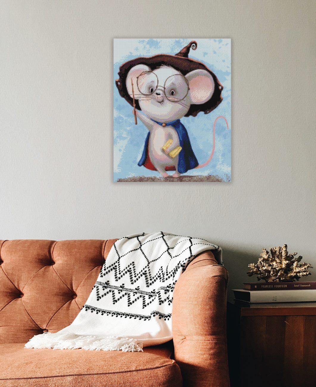 Diamond Painting kleiner Mäuse Zauberer mit Zaubererhut, Umhang und Zauberstab als dekoratives Fantasy Wandbild