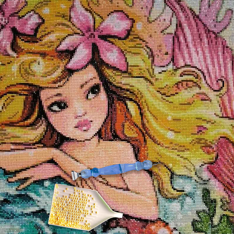 Diamond Painting mit glitzernden Steinchen und Werkzeug