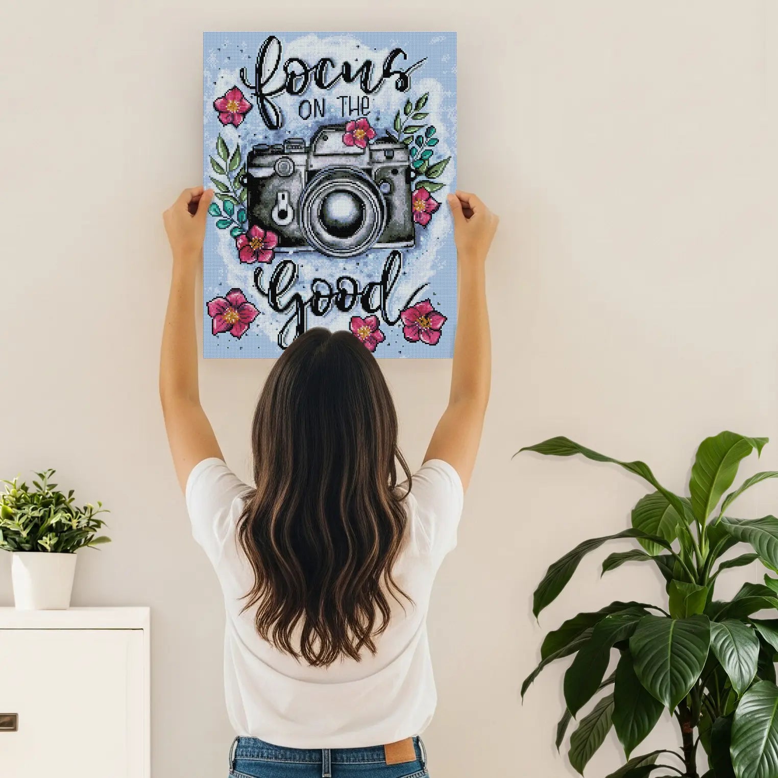Diamond Painting mit Kamera, Blumen und Schriftzug als Wanddeko